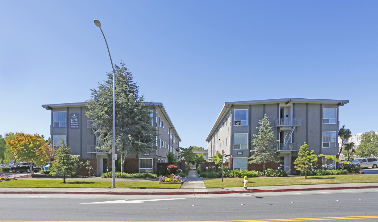 East 19th Avenue Apartments in San Mateo, CA - Building Photo