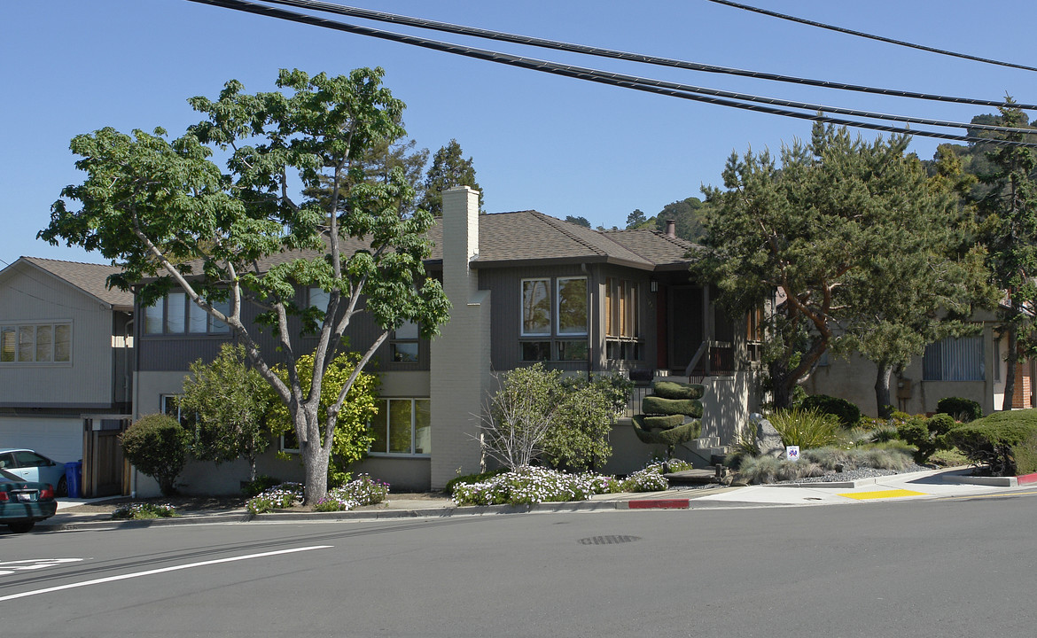 7003 Potrero Ave in El Cerrito, CA - Building Photo