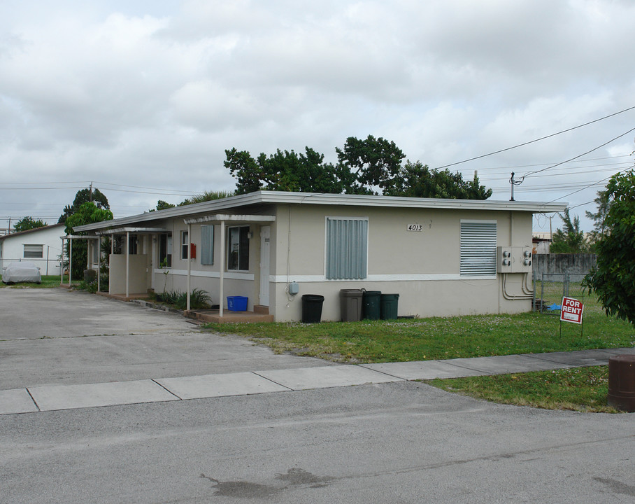 4013-4017 SW 22nd St in Hollywood, FL - Building Photo