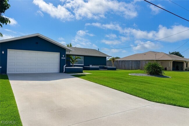 1452 SE 15th Terrace in Cape Coral, FL - Building Photo - Building Photo
