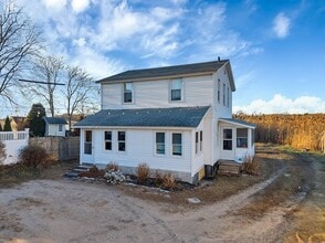 176 Shore Rd in Clinton, CT - Building Photo - Building Photo
