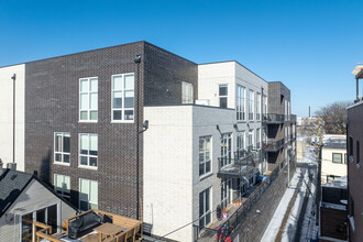 2435 N Western Ave in Chicago, IL - Building Photo - Building Photo