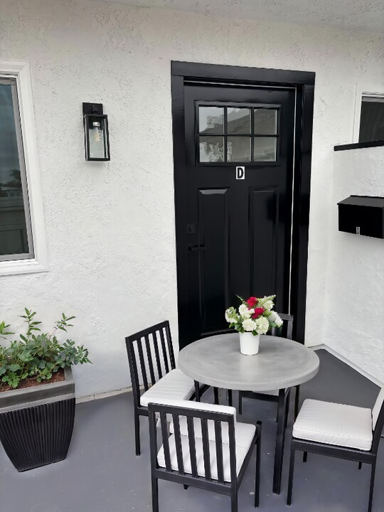 17372 Dairyview Cir in Huntington Beach, CA - Building Photo