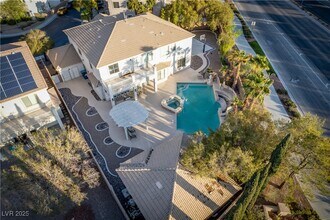 10725 Bernini Dr in Las Vegas, NV - Building Photo - Building Photo