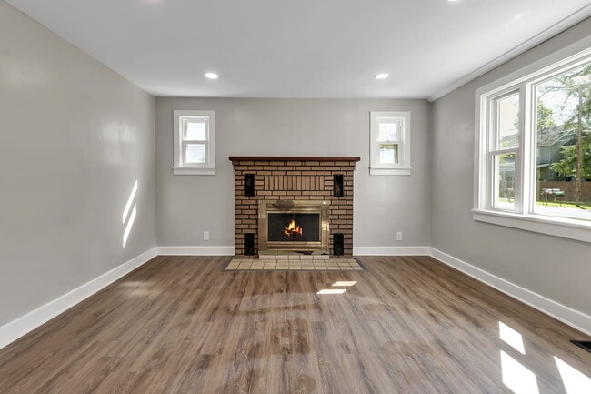 56 Garfield St, Unit 1 in Holland, NY - Foto de edificio - Building Photo