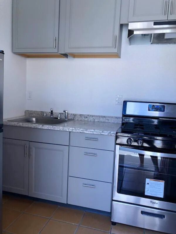 416 1/2 North School Street, 3 in Lodi, CA - Foto de edificio - Building Photo