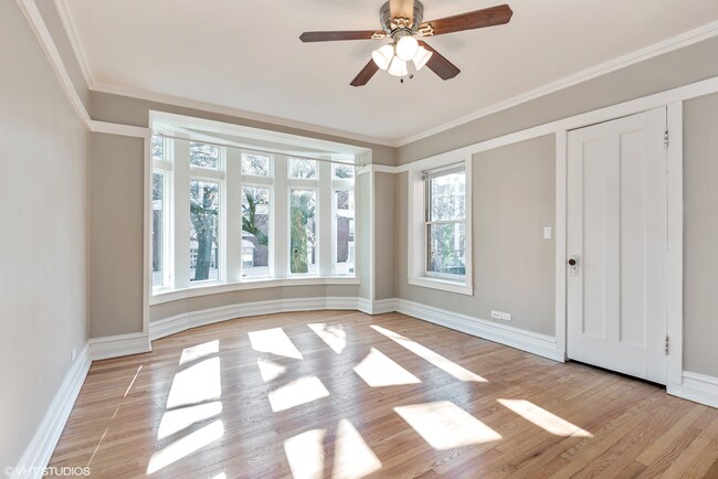 524 Sheridan Sq in Evanston, IL - Building Photo - Building Photo