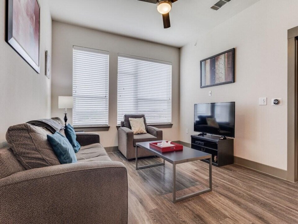 120 W CityLine Dr-Unit -ID1035230P in Dallas, TX - Building Photo