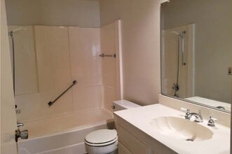 3033 Via Vista in Laguna Woods, CA - Building Photo - Building Photo