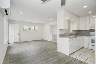 1114 Thomas Ave-Unit -1114 Thomas in San Diego, CA - Building Photo - Building Photo