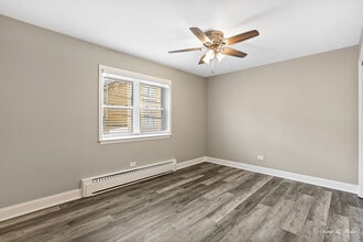 6904 W Gunnison St, Unit 1 in Harwood Heights, IL - Building Photo - Building Photo