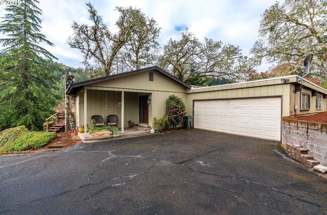 73 River Dr in Roseburg, OR - Building Photo - Building Photo