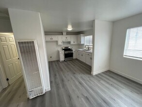 206 S Rose Ave in Compton, CA - Building Photo - Building Photo