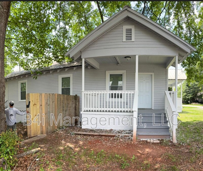 422 Lakeview St in Griffin, GA - Building Photo