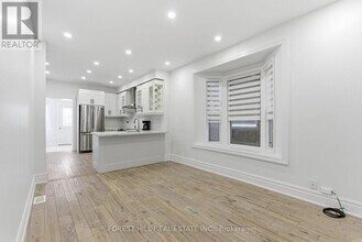 1297 Davenport Rd in Toronto, ON - Building Photo - Building Photo