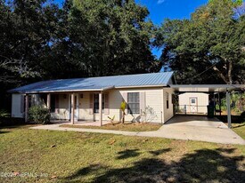 604 Holly Ln in Crescent City, FL - Building Photo
