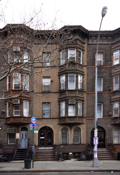 611 Bedford Ave in Brooklyn, NY - Building Photo