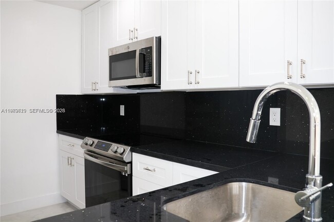 2550 W 67th Pl in Hialeah, FL - Building Photo - Building Photo