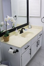 6685 Kentwick Dr in Houston, TX - Building Photo - Building Photo