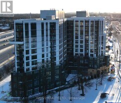 7439 Kingston Rd in Toronto, ON - Building Photo