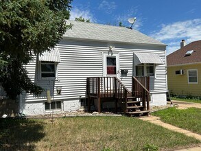 638 4th St W in Dickinson, ND - Building Photo - Building Photo