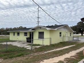 1128 W Pipkin Rd in Lakeland, FL - Building Photo - Building Photo