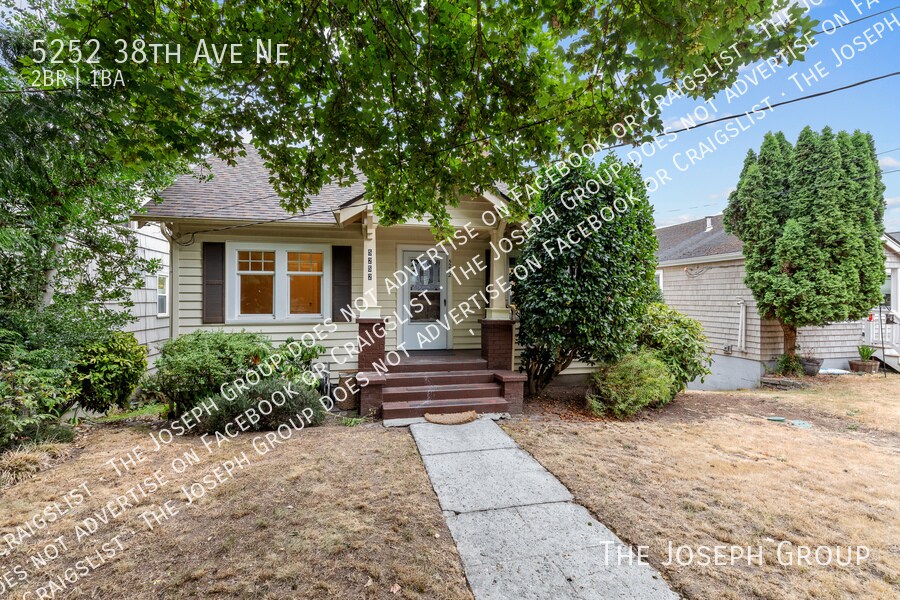 5252 38th Ave NE in Seattle, WA - Building Photo