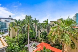 651 Okeechobee Blvd in West Palm Beach, FL - Foto de edificio - Building Photo