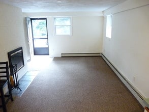 44 Lawrence Ln, Unit 1 Bedroom Apartment in Lexington, MA - Building Photo - Building Photo