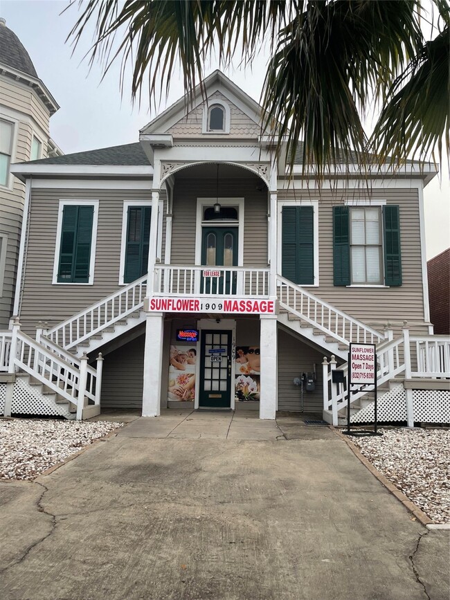 1909 Broadway Avenue J in Galveston, TX - Building Photo - Building Photo