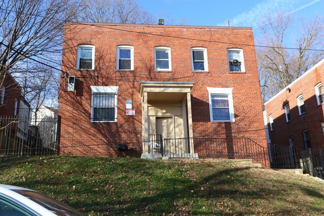 3113 Buena Vista Ter SE