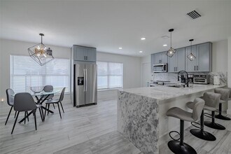 23700 Lake Hills Dr in Lutz, FL - Building Photo - Building Photo