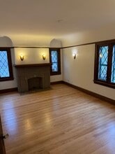 332 E Schiller St, Unit 330 E Schiller St. in Milwaukee, WI - Foto de edificio - Building Photo