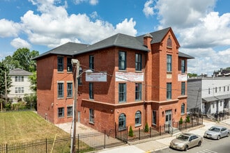 70 Roseville Ave in Newark, NJ - Foto de edificio - Building Photo