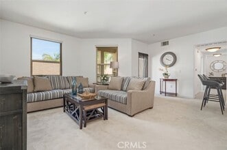 128 N Oak Knoll Ave in Pasadena, CA - Building Photo - Building Photo