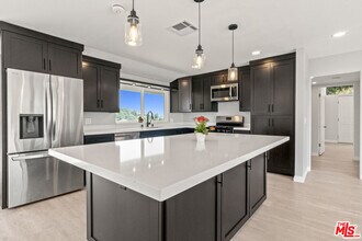 1060 Palisair Pl in Los Angeles, CA - Building Photo - Building Photo