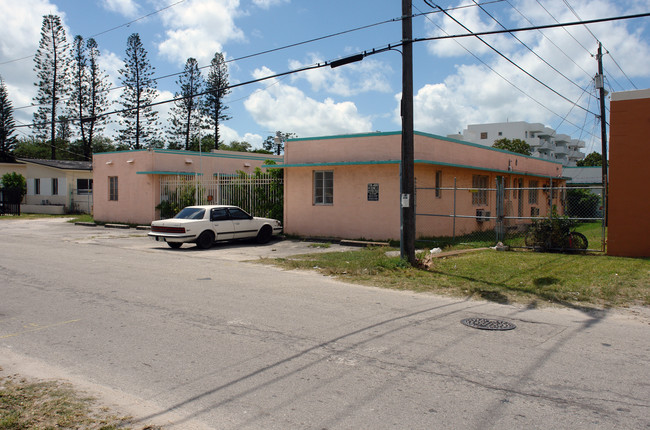 650 NE 85th St in Miami, FL - Foto de edificio - Building Photo