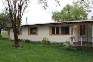 46244 Rock Creek Town Rd in Haines, OR - Building Photo