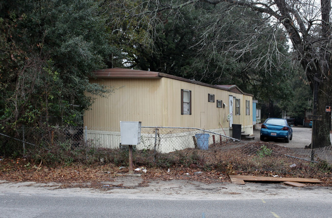 5527 Attaway St in Charleston, SC - Foto de edificio - Building Photo