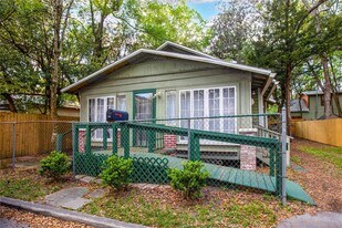 310 NW 8th St in Gainesville, FL - Building Photo