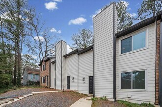 1342 N Hampton Rd in Alpharetta, GA - Foto de edificio - Building Photo