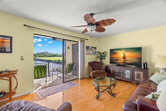 412 Moorings Cove Dr in Tarpon Springs, FL - Building Photo - Building Photo