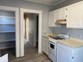 208 Banks St, Unit #1 in Cambridge, MA - Building Photo - Building Photo