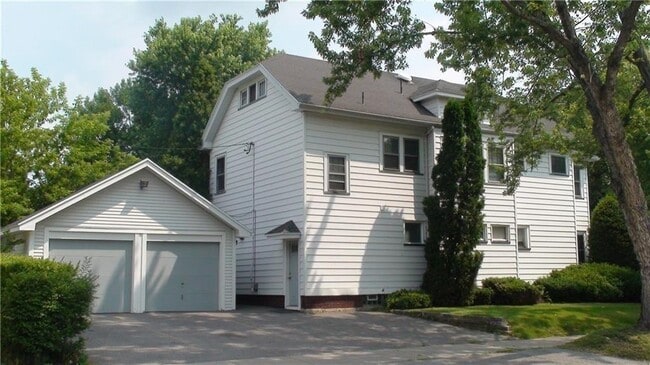1067 Winton Rd in Rochester, NY - Building Photo - Building Photo