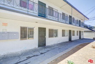 5493 Atlantic Ave in Long Beach, CA - Building Photo - Building Photo