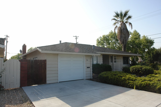 998 Desert Isle Dr in San Jose, CA - Building Photo - Building Photo