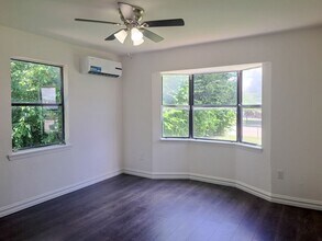 57201 Perry St in Irving, TX - Building Photo - Building Photo