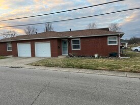 240 Smith St in West Jefferson, OH - Building Photo