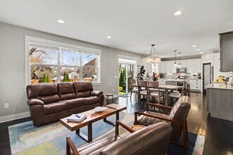 3906 Hillside Dr in Royal Oak, MI - Building Photo - Building Photo