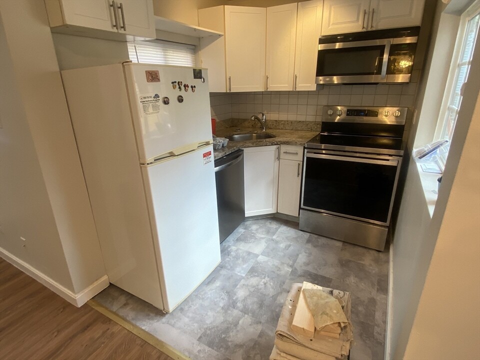 249 Hurley St, Unit 1R in Cambridge, MA - Building Photo